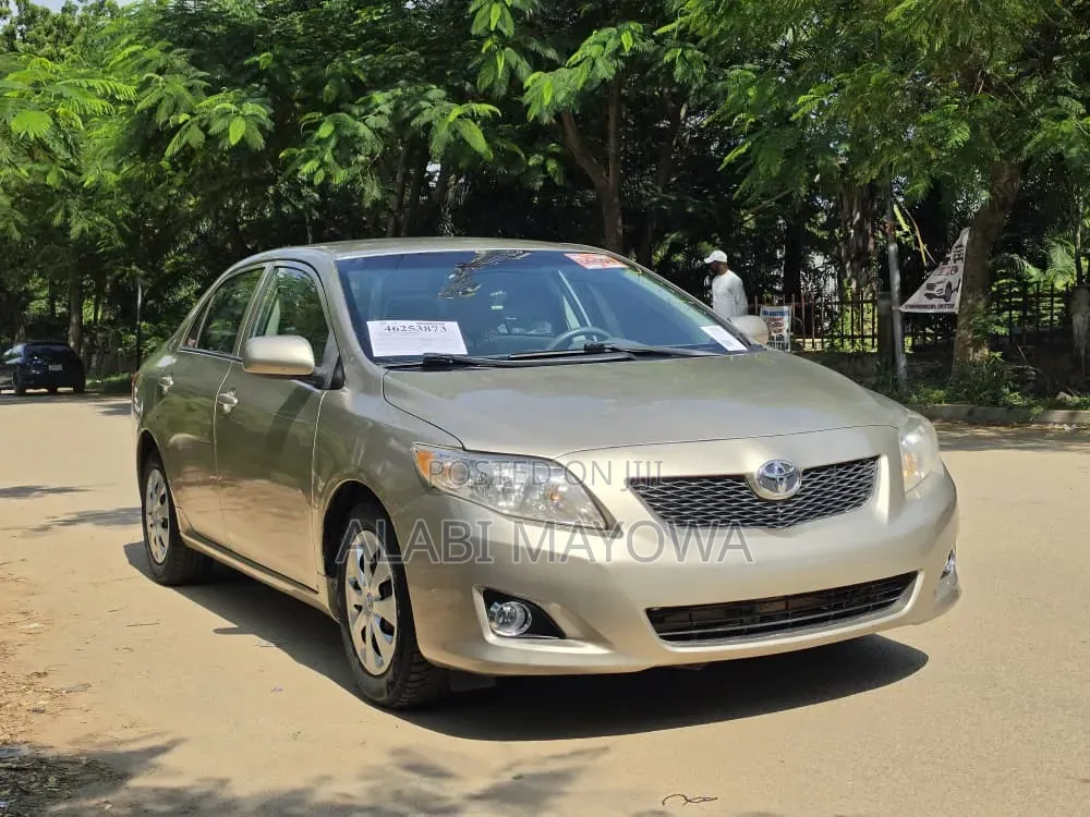 Toyota Corolla LE 4dr Sedan (1.8L 4cyl 4A) 2010 Gold