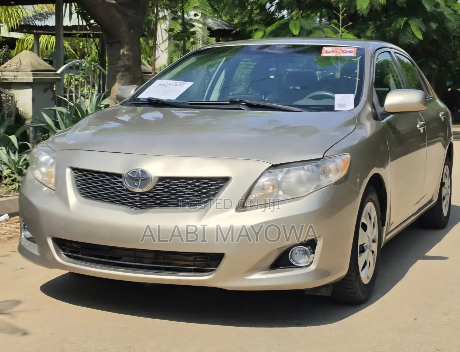 Toyota Corolla LE 4dr Sedan (1.8L 4cyl 4A) 2010 Gold