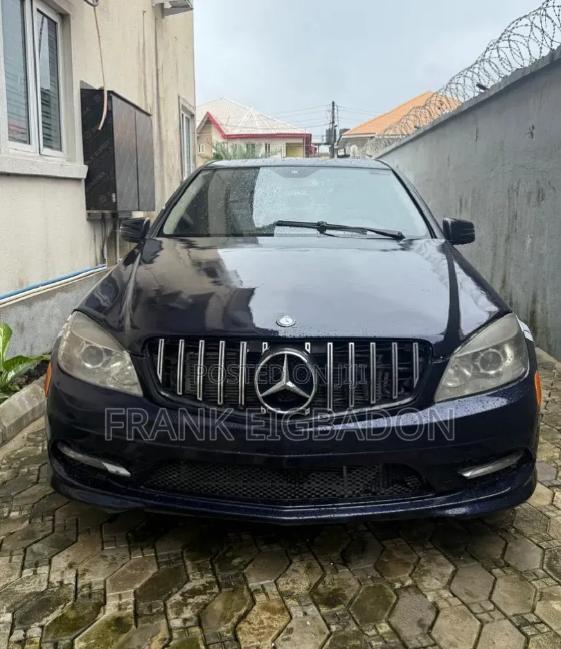 Mercedes-Benz C300 2011 Blue