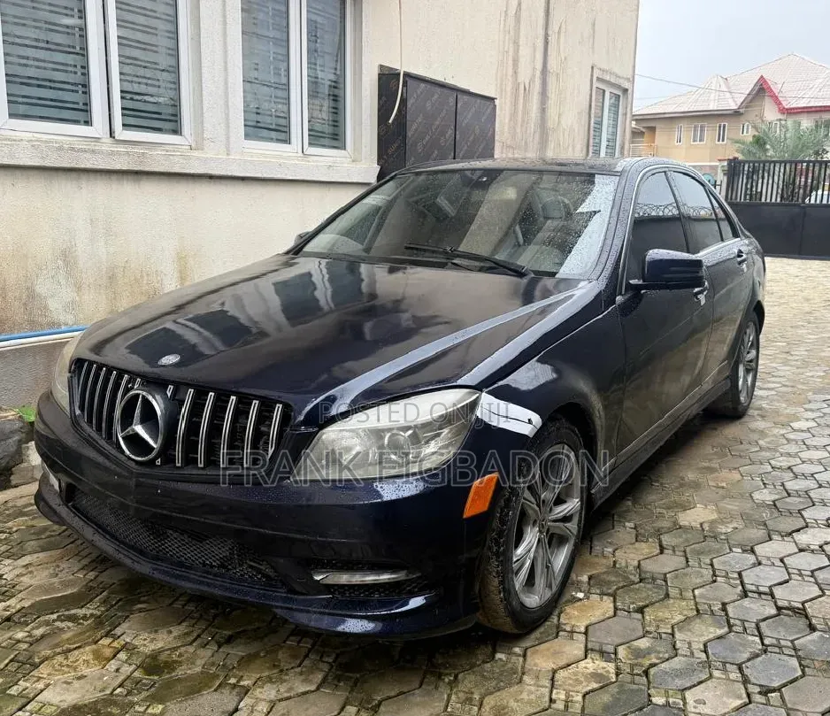 Mercedes-Benz C300 2011 Blue