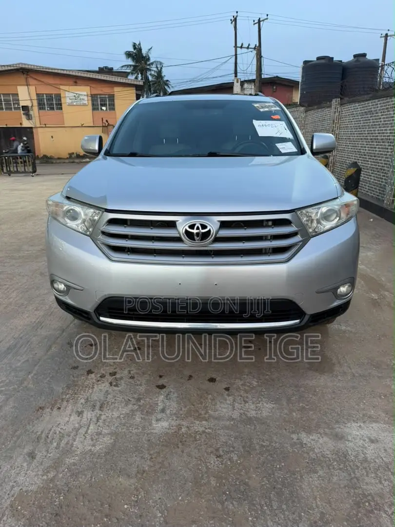 Toyota Highlander SE 3.5L 4WD 2013 Silver