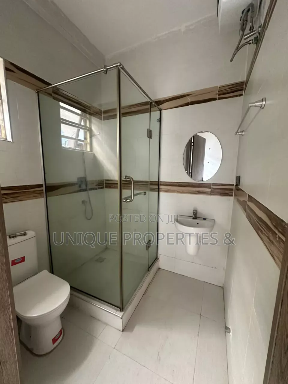 Mini Flat in Royal Pine Estate, Chevron for rent