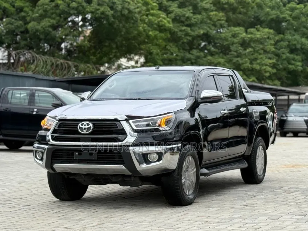 Toyota Hilux 2022 Black