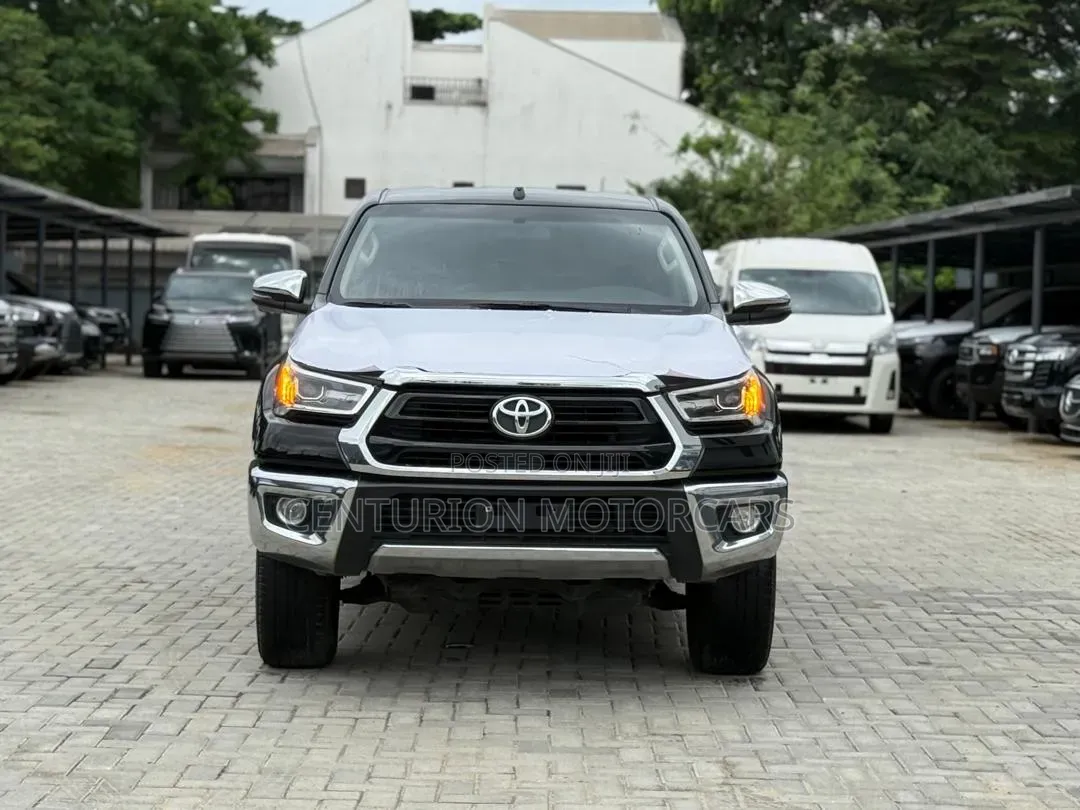 Toyota Hilux 2022 Black