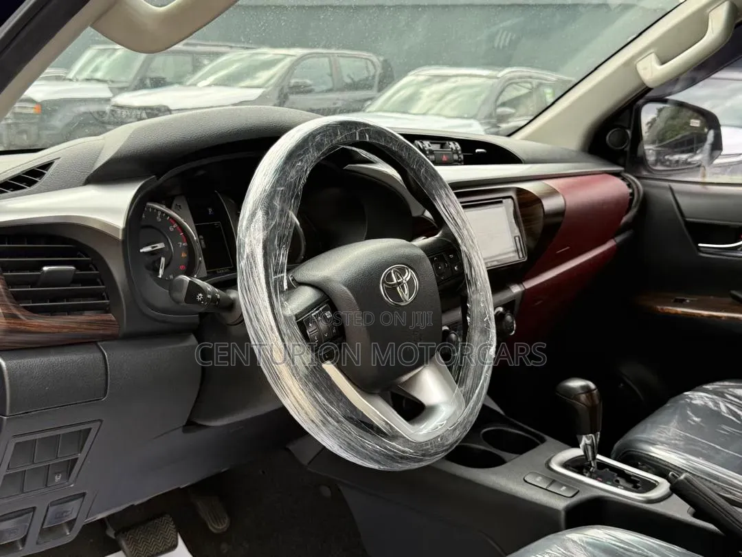 Toyota Hilux 2022 Black