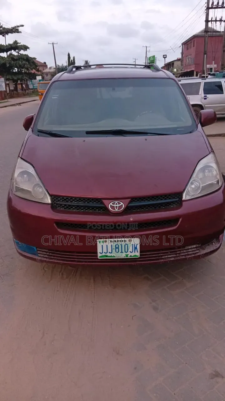 Toyota Sienna 2005 Red