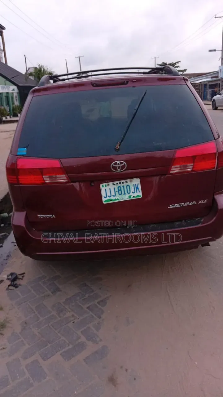 Toyota Sienna 2005 Red