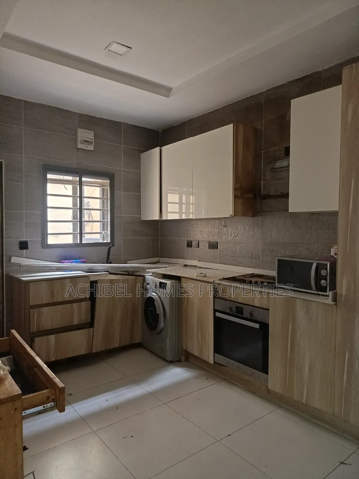 4bdrm Duplex in Off Admiralty Way, Lekki Phase 1 for rent