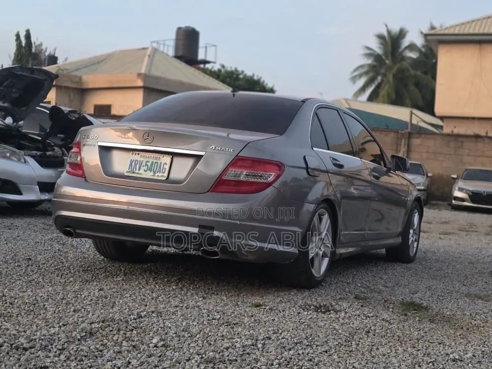Mercedes-Benz C300 2011 Gray