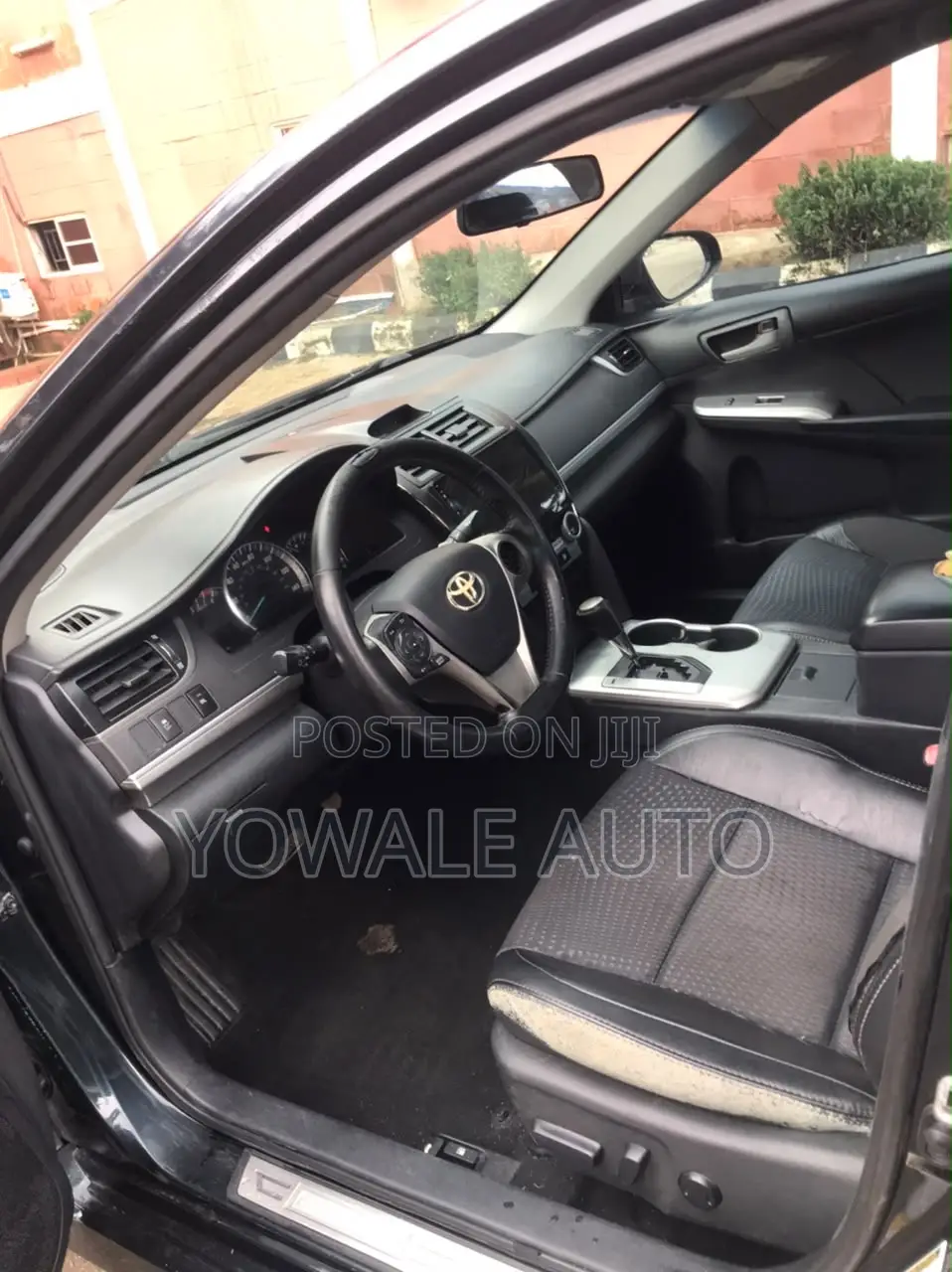 Toyota Camry SE 4dr Sedan (2.5L 4cyl 6A) 2014