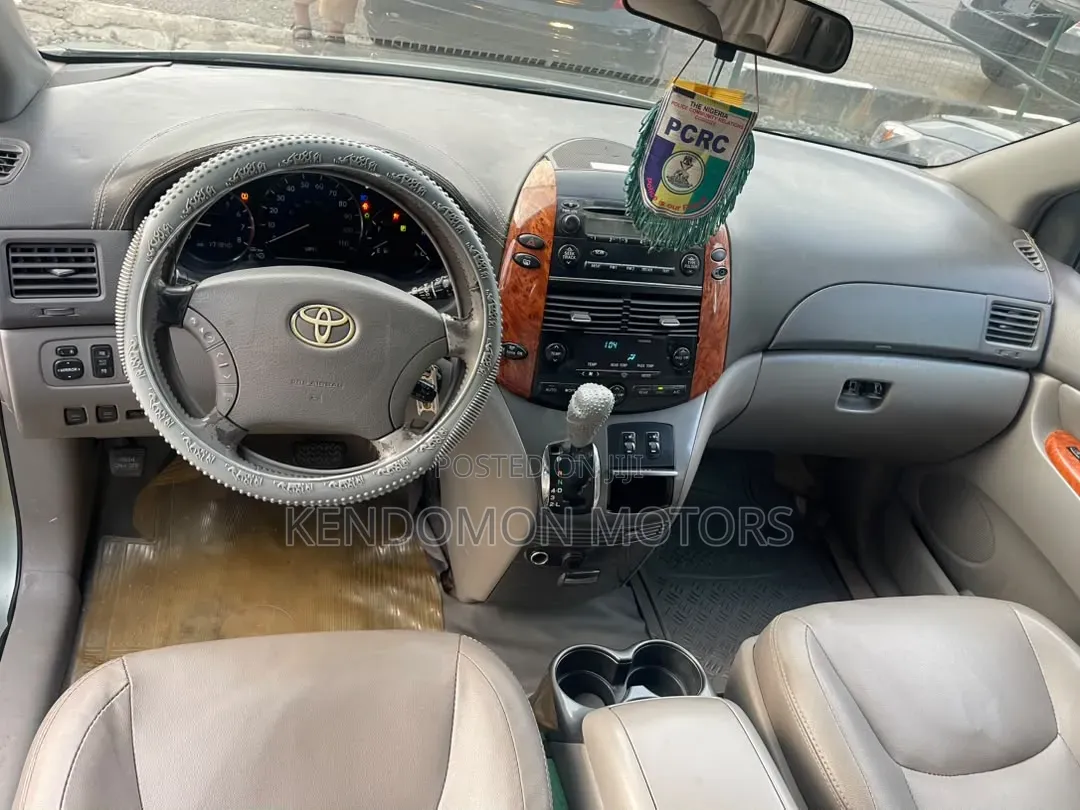Toyota Sienna 2006 Green