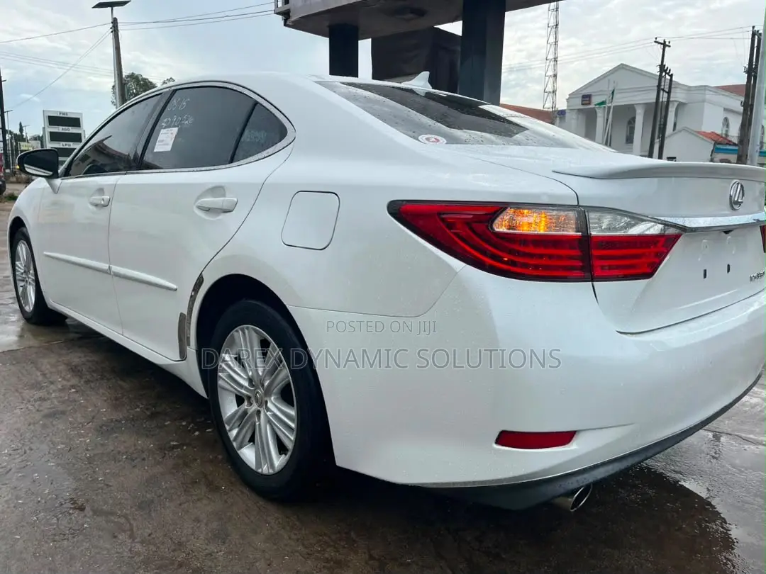 Lexus ES 350 FWD 2014 White