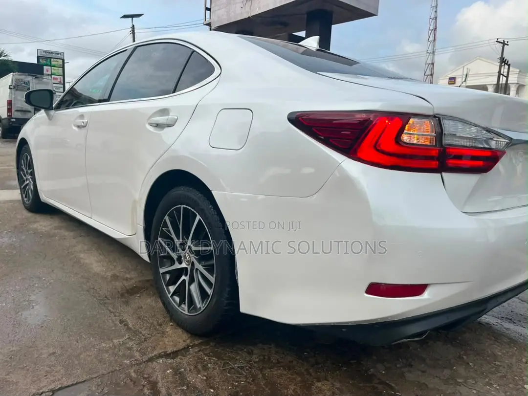 Lexus ES 350 FWD 2017 White