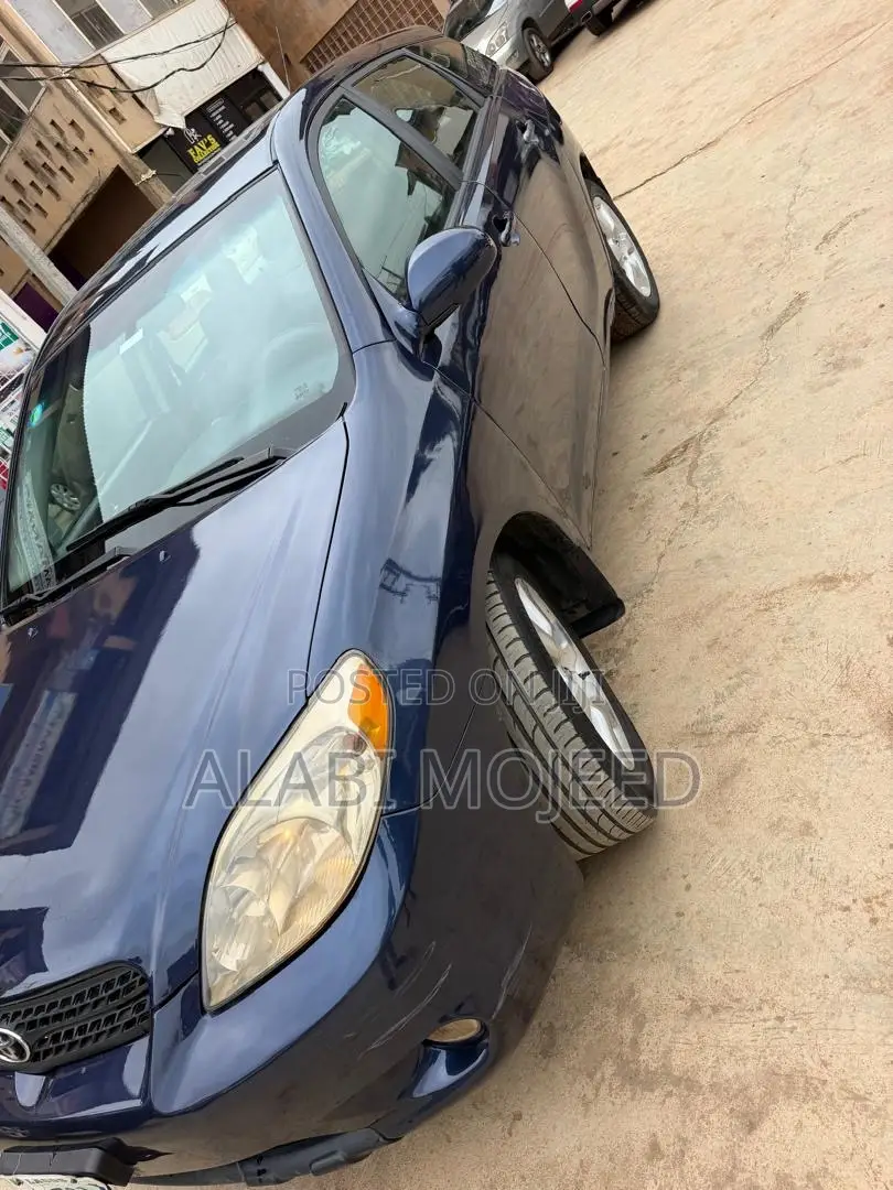Toyota Matrix Hatchback AWD (1.8L 4cyl 4A) 2005 Blue