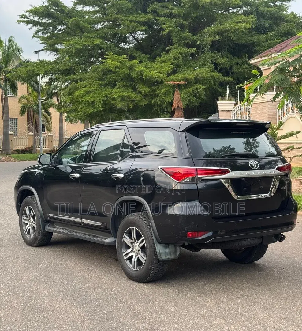 Toyota Fortuner 4.0 AWD 2021 Black