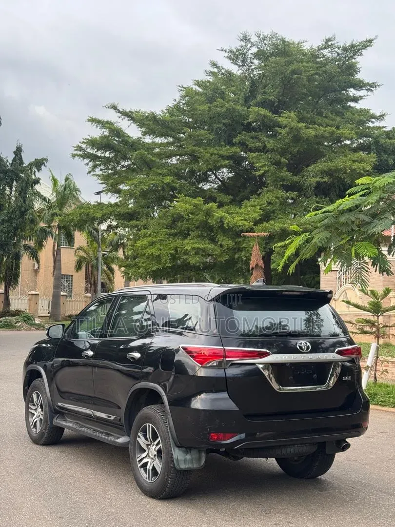 Toyota Fortuner 4.0 AWD 2021 Black