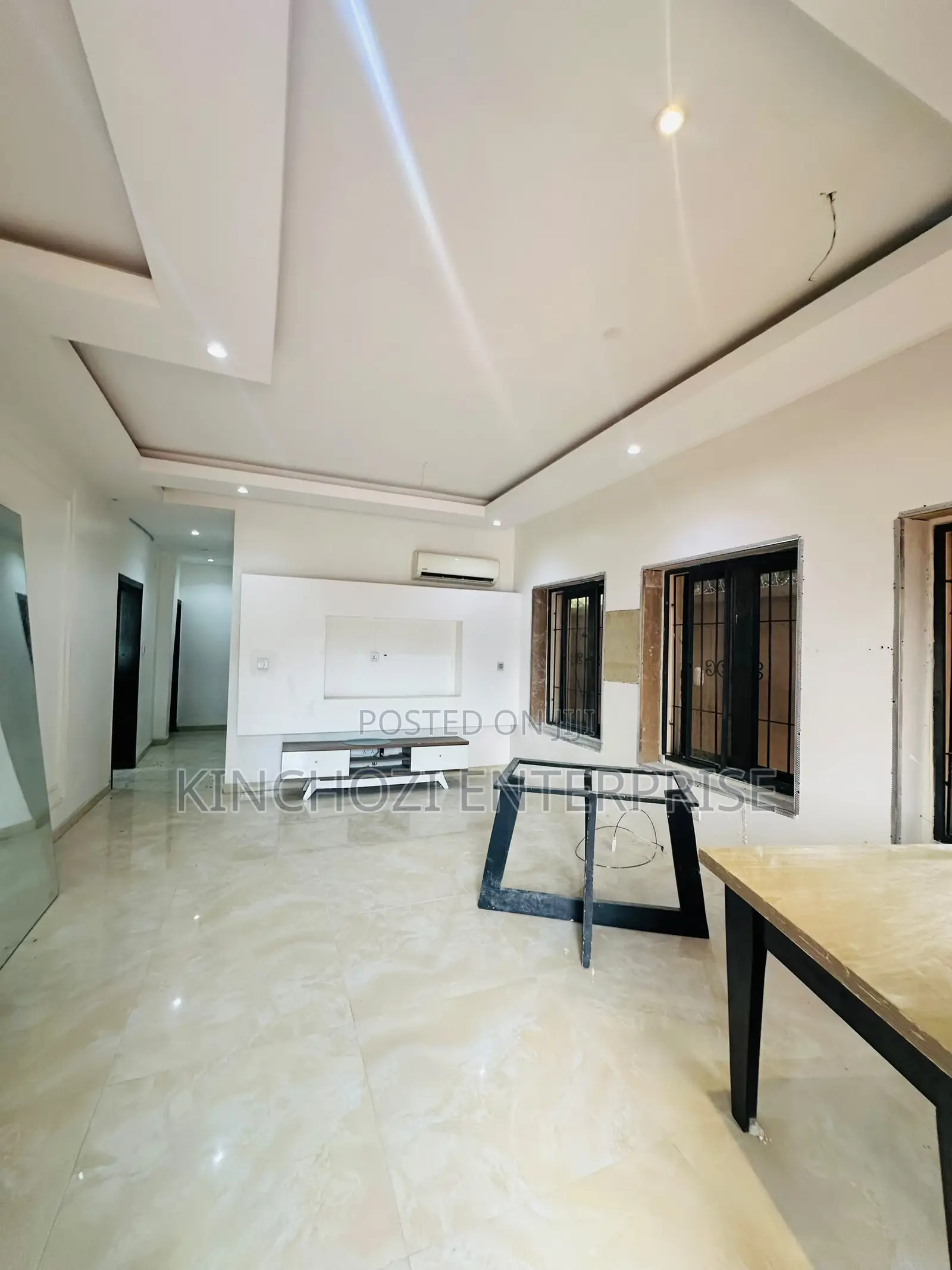 2bdrm Apartment in Lekki Phase 1 for rent
