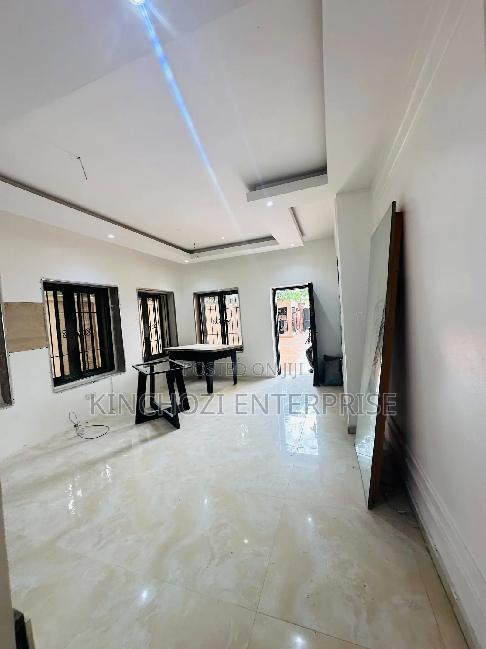 2bdrm Apartment in Lekki Phase 1 for rent