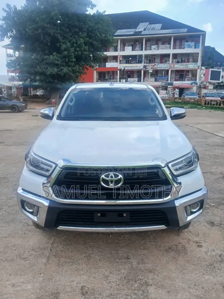 Toyota Hilux 2020 White