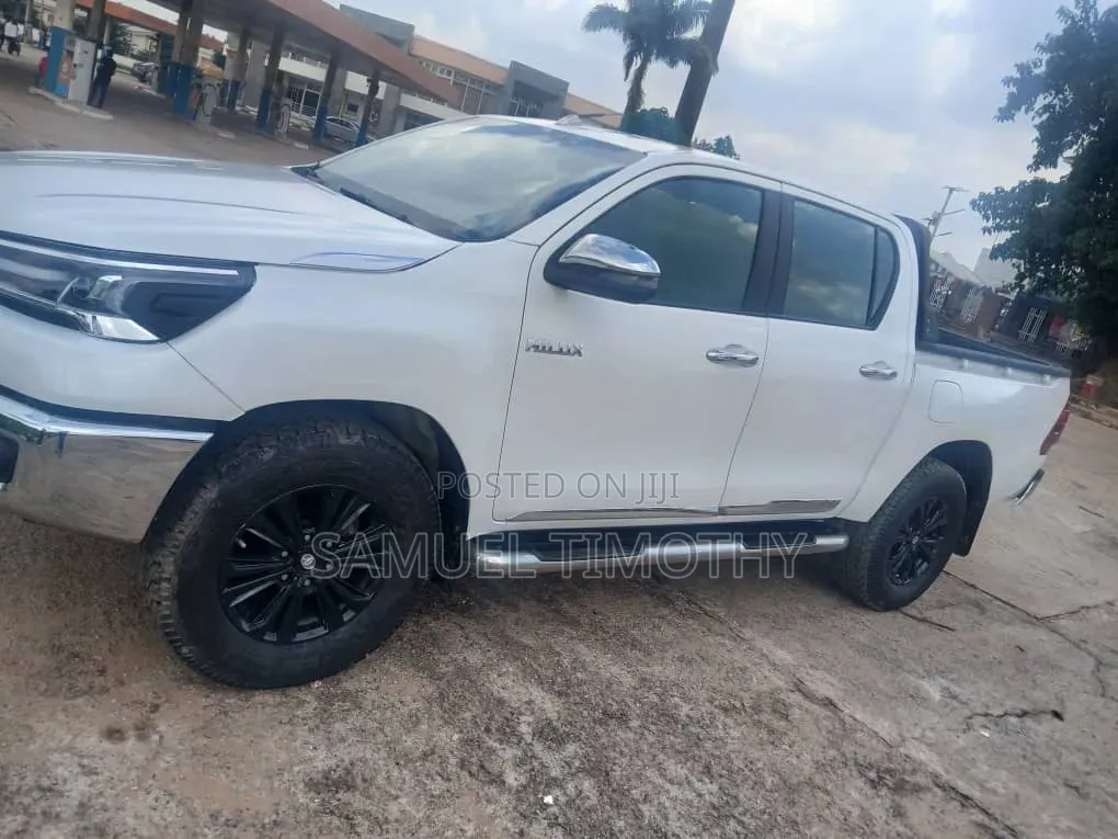 Toyota Hilux 2020 White
