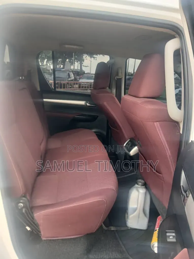 Toyota Hilux 2020 White