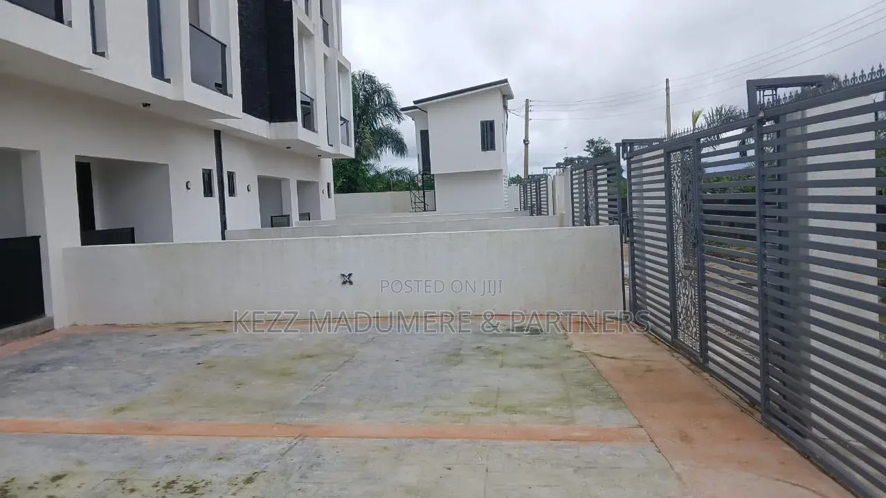 12bdrm Duplex in Shell Cooperative for sale