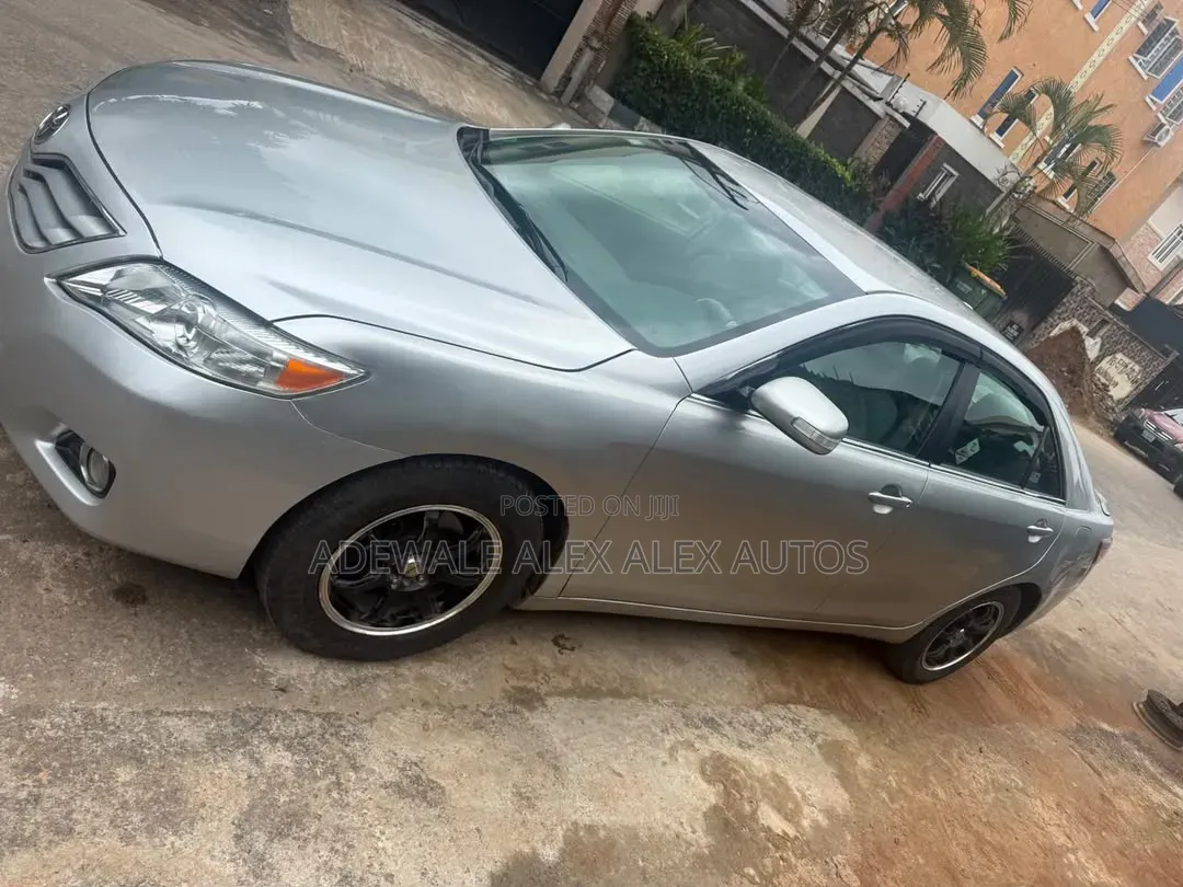 Toyota Camry 2010 Silver