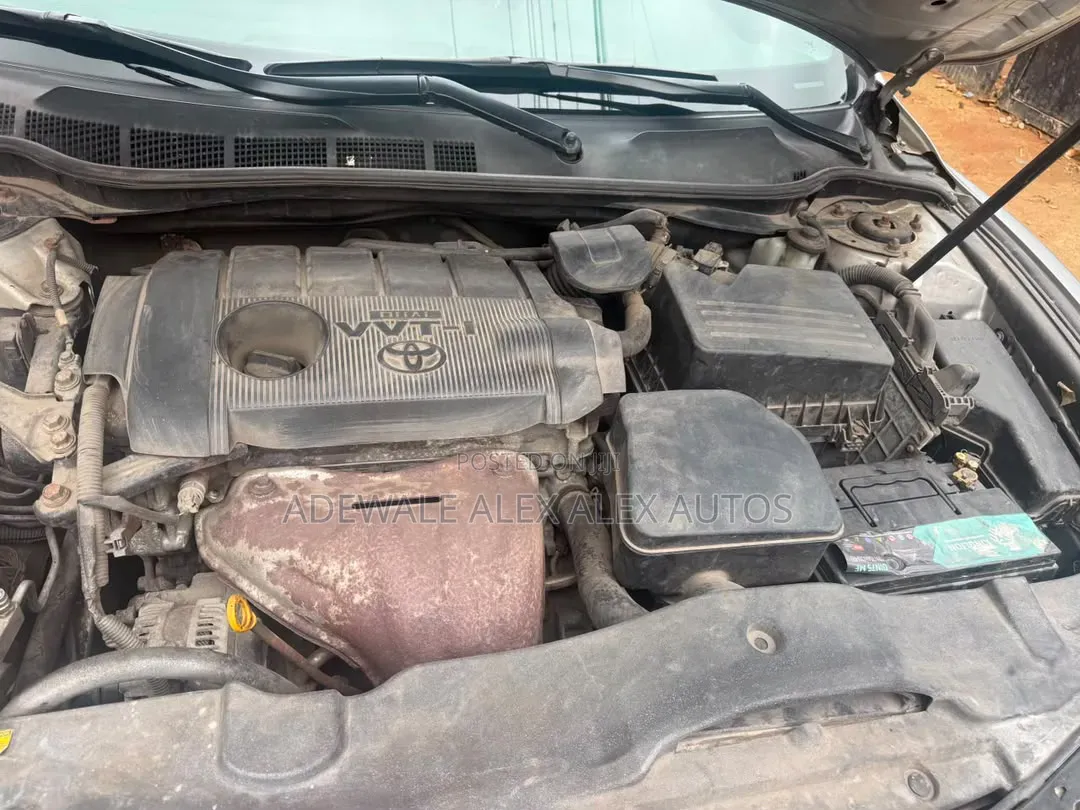 Toyota Camry 2010 Silver