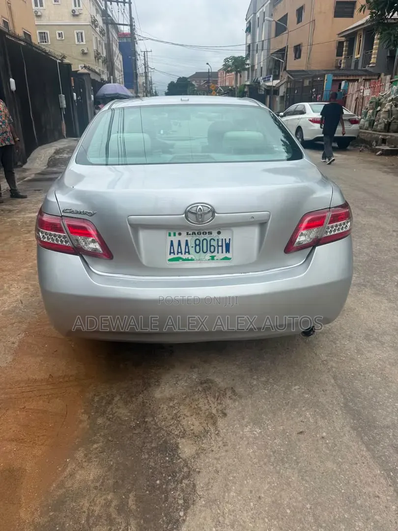 Toyota Camry 2010 Silver