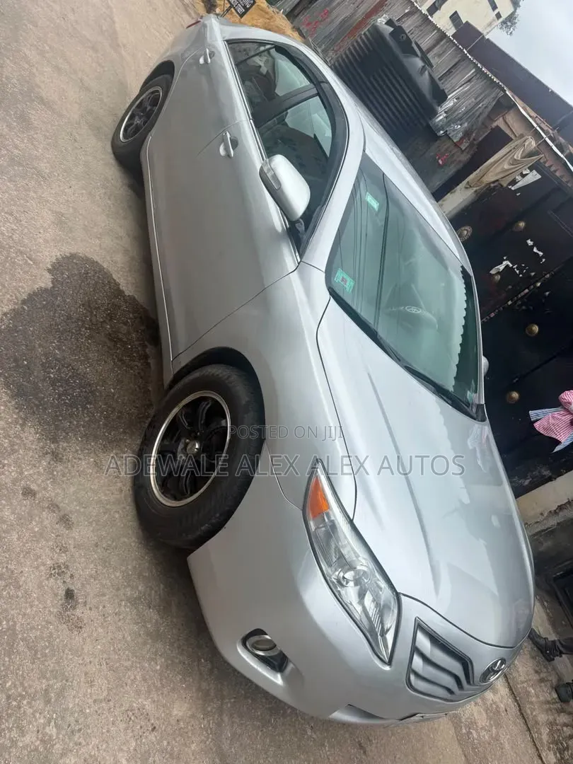 Toyota Camry 2010 Silver