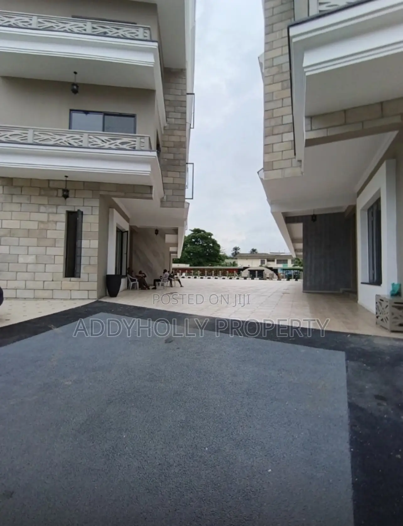 5bdrm Duplex in Parkview Estate for sale