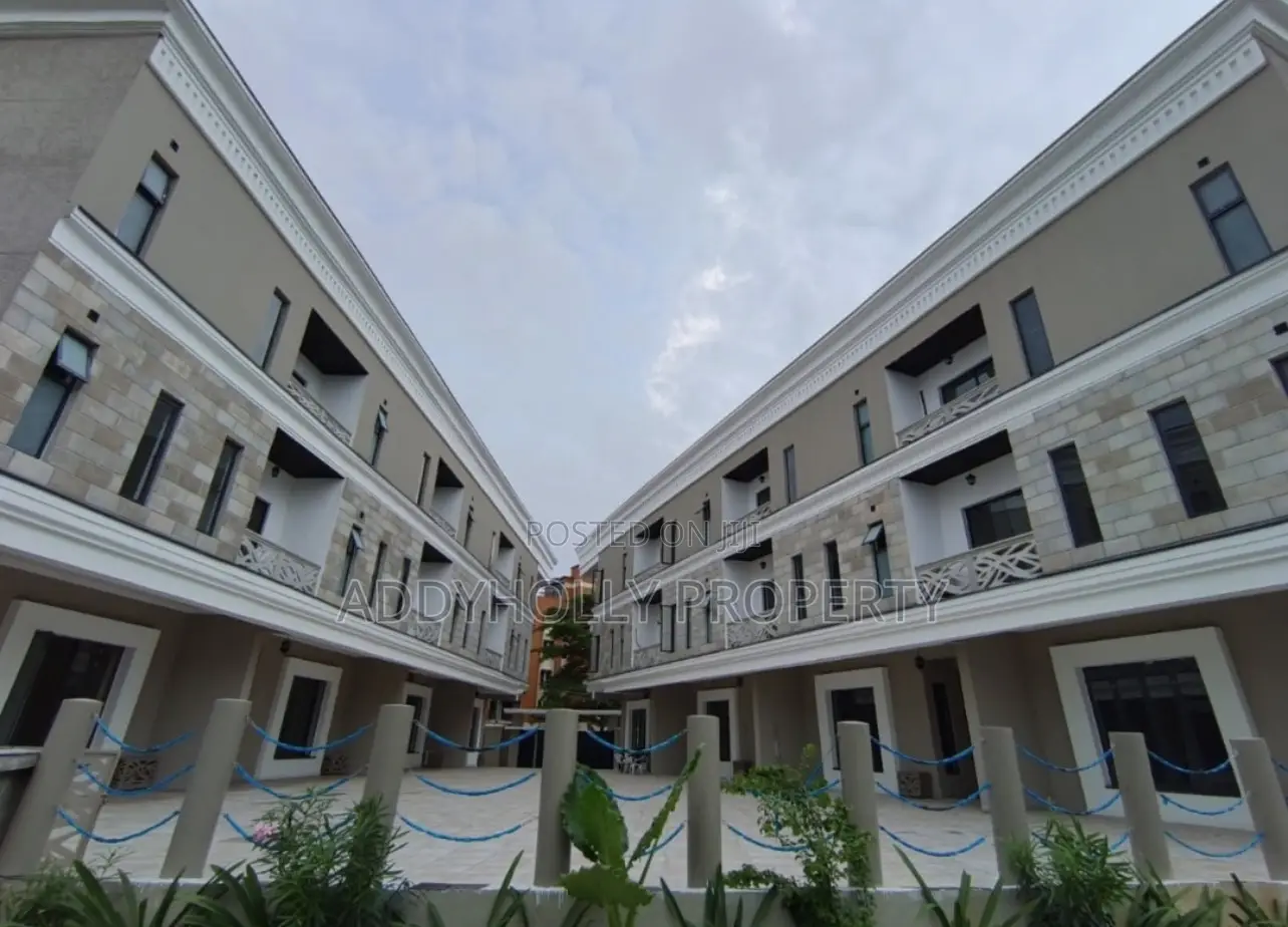 5bdrm Duplex in Parkview Estate for sale