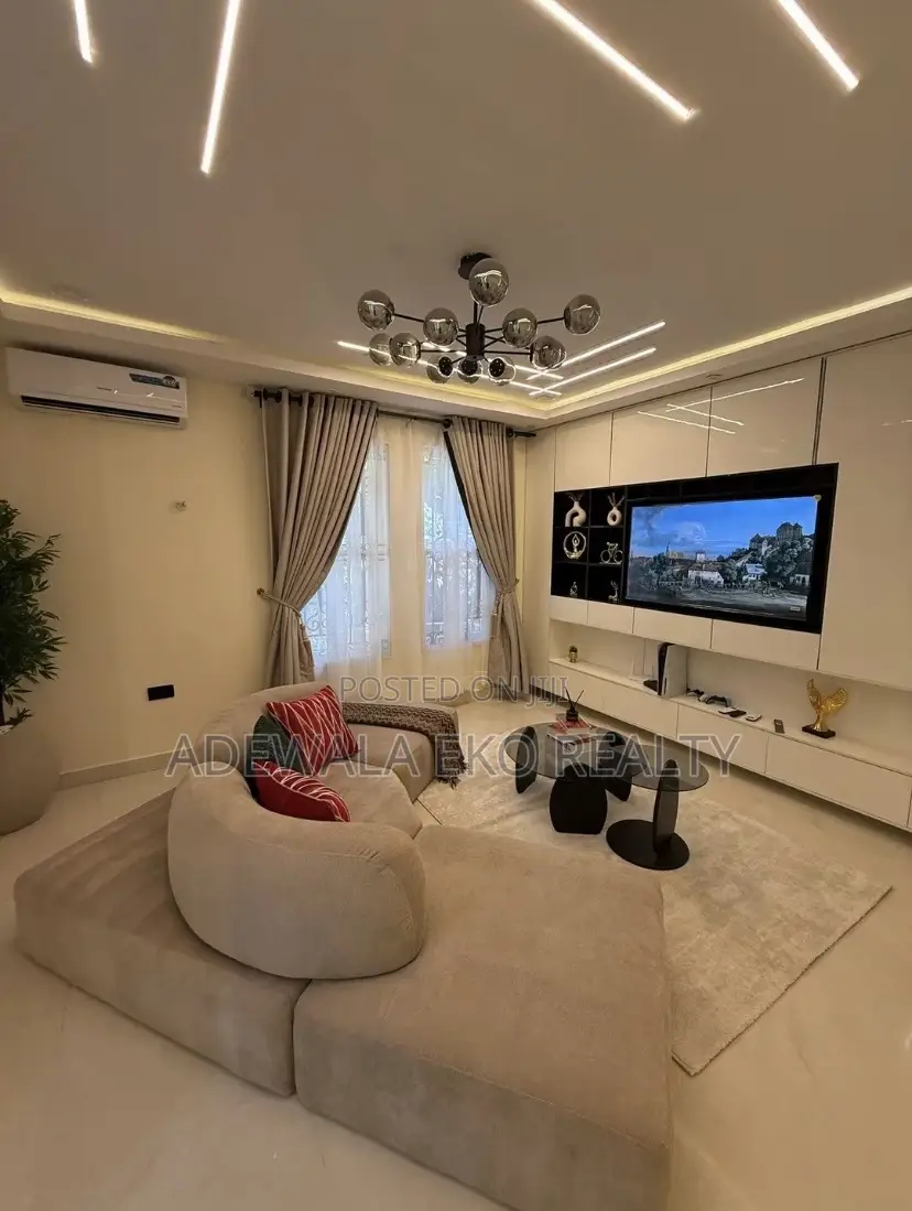 1-Bedroom Shortlet | Off Admiralty, Lekki Phase 1