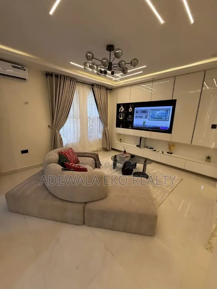 1-Bedroom Shortlet | Off Admiralty, Lekki Phase 1