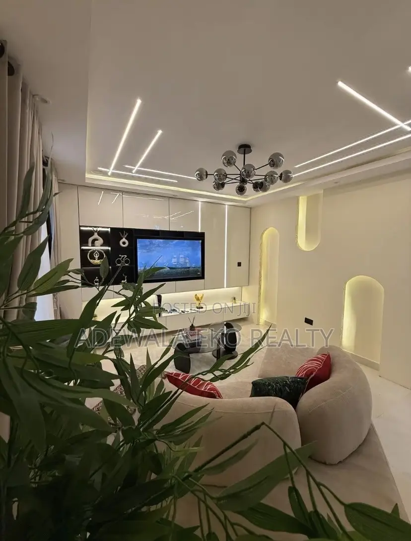 1-Bedroom Shortlet | Off Admiralty, Lekki Phase 1