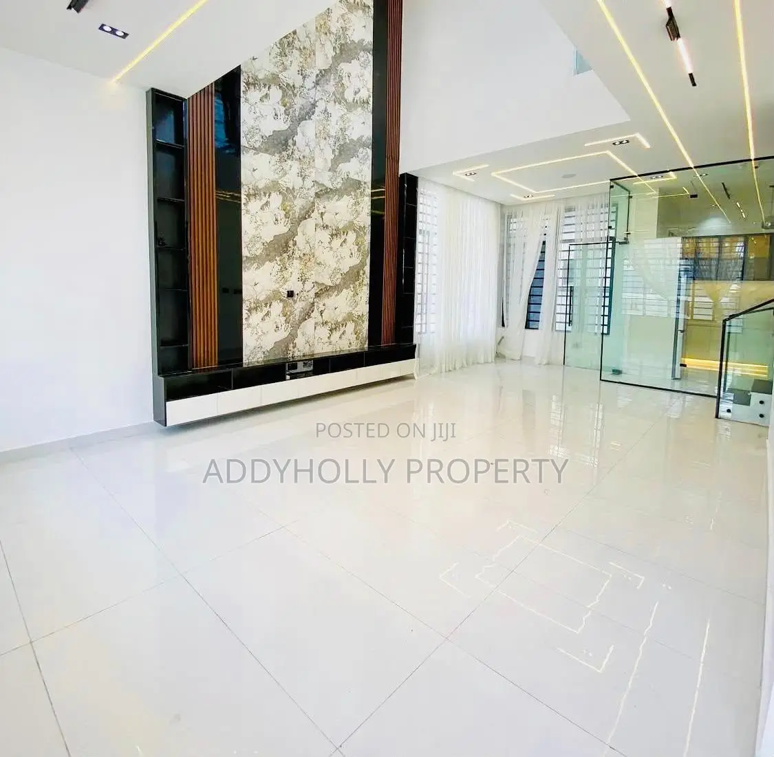 5bdrm Duplex in Ikota for sale