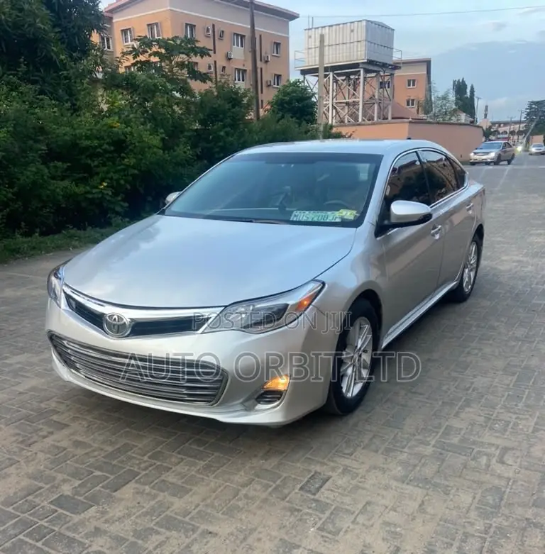 Toyota Avalon XLE 4dr Sedan (3.5L 6cyl 6A) 2014 Silver
