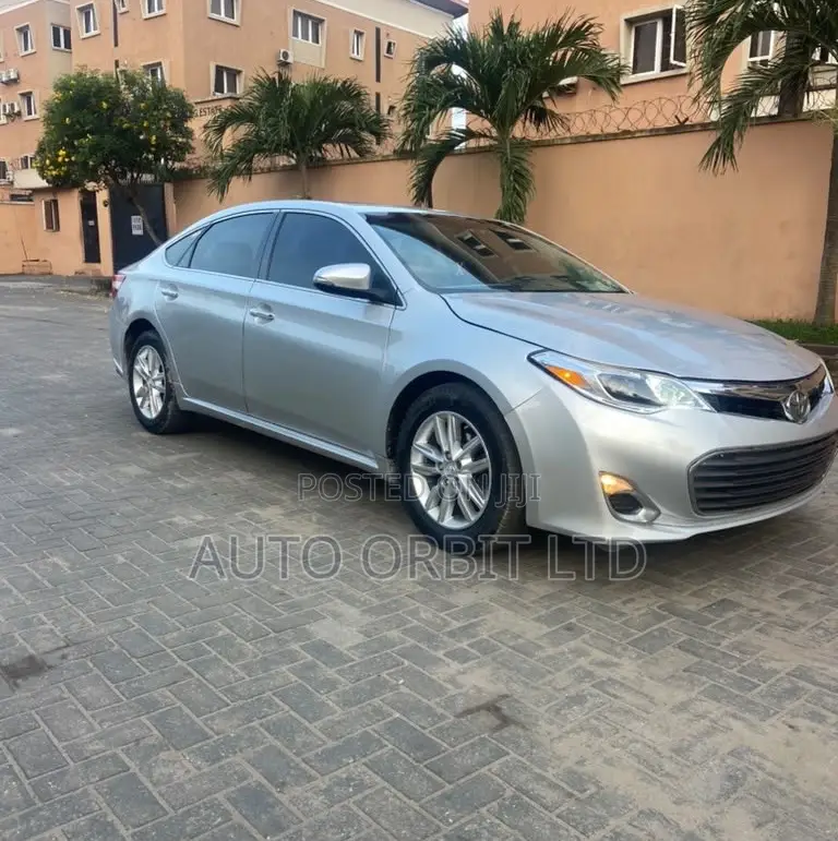 Toyota Avalon XLE 4dr Sedan (3.5L 6cyl 6A) 2014 Silver