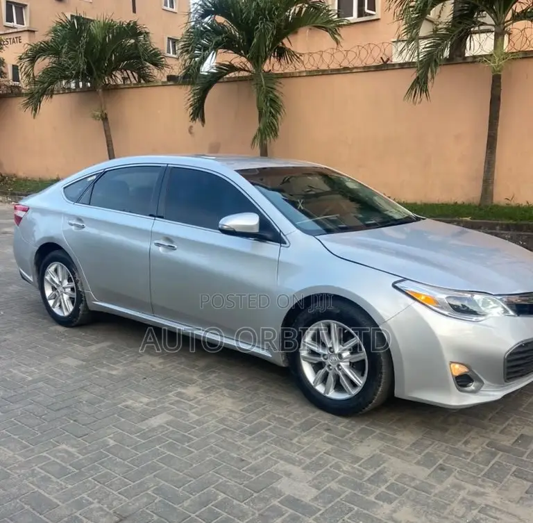 Toyota Avalon XLE 4dr Sedan (3.5L 6cyl 6A) 2014 Silver