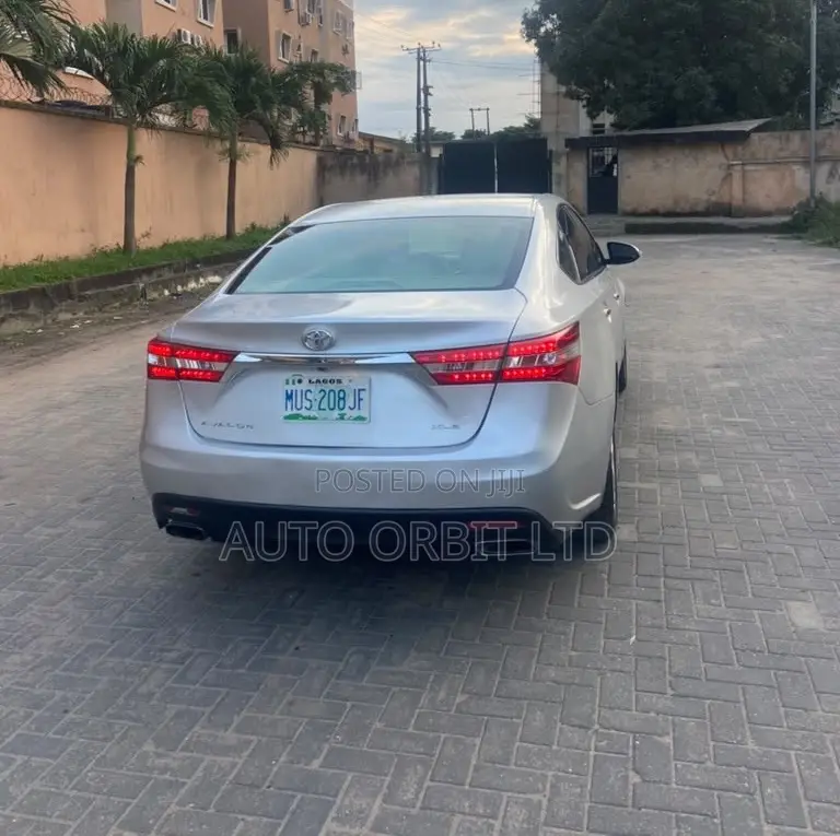 Toyota Avalon XLE 4dr Sedan (3.5L 6cyl 6A) 2014 Silver