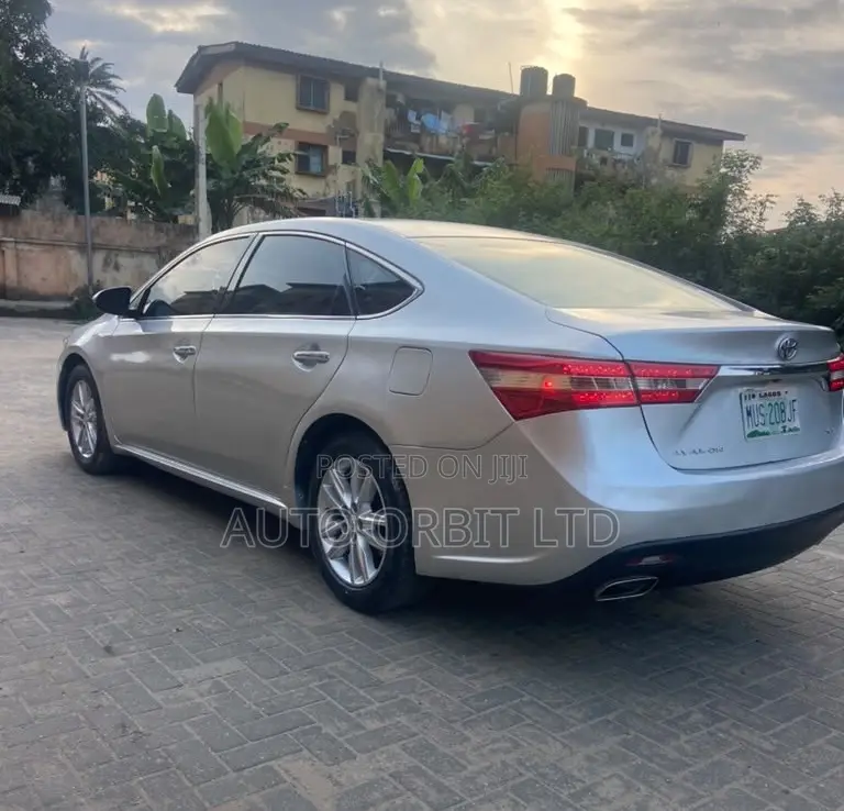 Toyota Avalon XLE 4dr Sedan (3.5L 6cyl 6A) 2014 Silver
