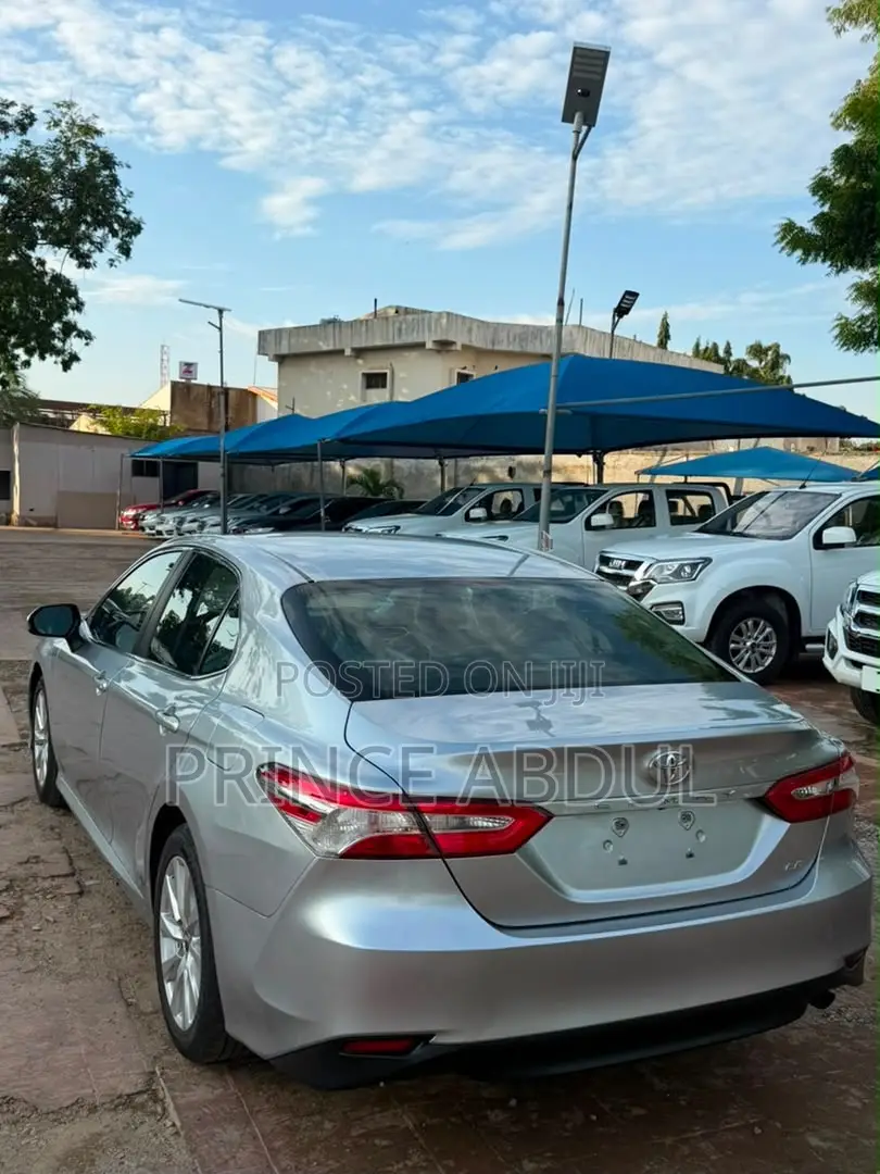 Toyota Camry 2018 Silver