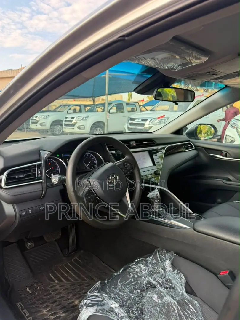 Toyota Camry 2018 Silver