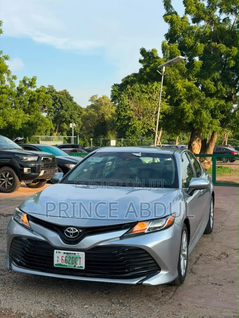 Toyota Camry 2018 Silver