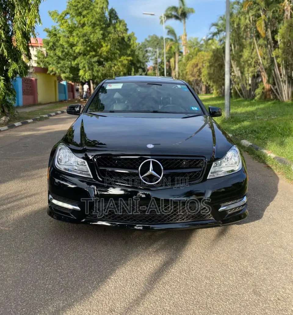 Mercedes-Benz C300 2014 Black