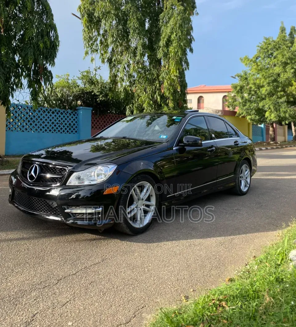 Mercedes-Benz C300 2014 Black