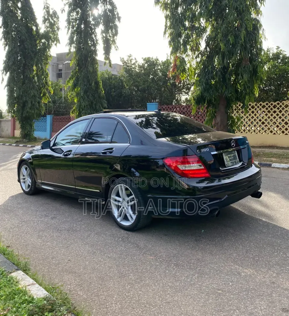 Mercedes-Benz C300 2014 Black