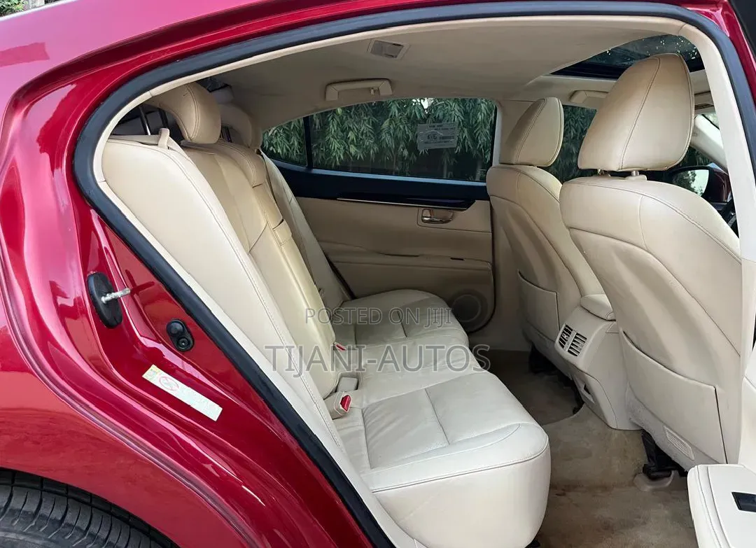 Lexus ES 2014 Red
