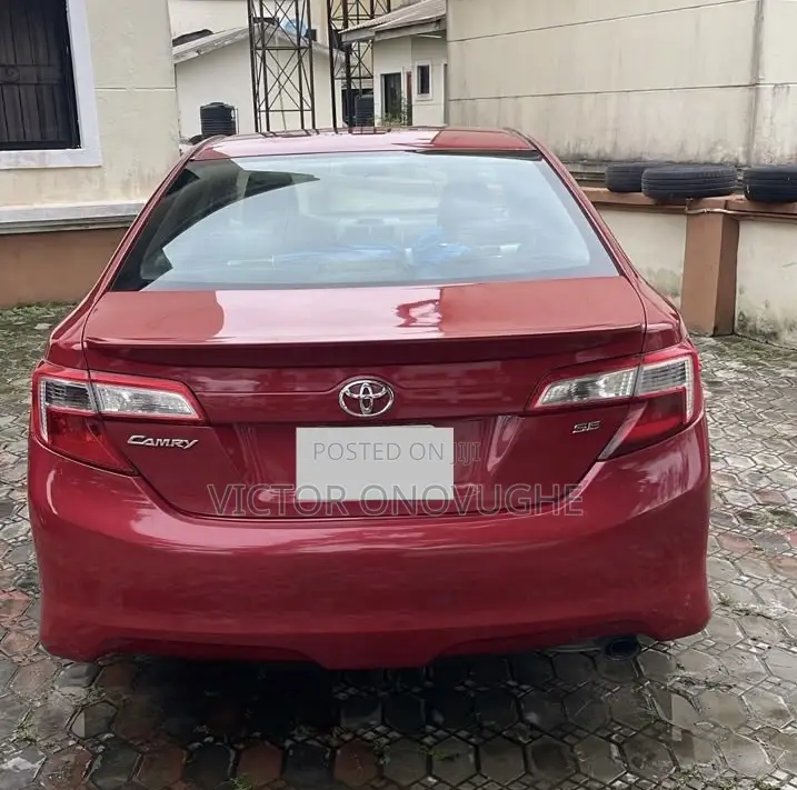 Toyota Camry SE 4dr Sedan (2.5L 4cyl 6A) 2013 Red