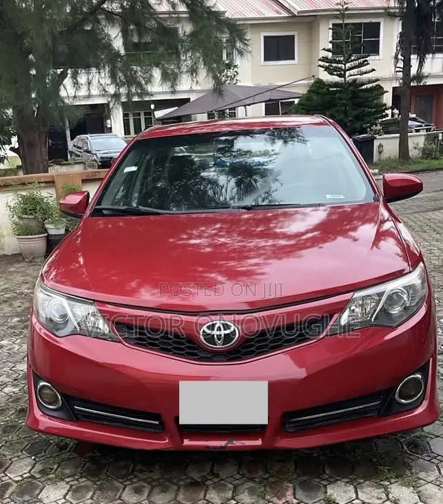 Toyota Camry SE 4dr Sedan (2.5L 4cyl 6A) 2013 Red